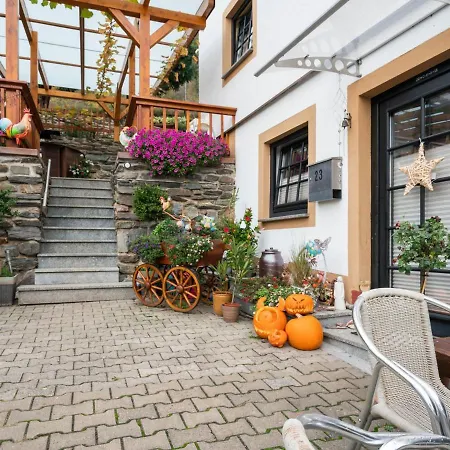 Apartment In Merschbach With Garden דירה *